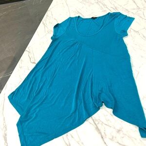 Turquoise long t-shirt.